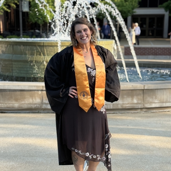 Meet your Posher, Alison - Picture 1 of 2